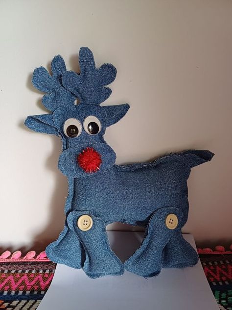 Denim Upcyclers | My take on the denim reindeer that was posted | Facebook Denim Animals, Christmas Apples, Denim Wreaths, Blue Jean Crafts, Seven Swans, Figgy Pudding, Rudolph Reindeer, Partridge In A Pear Tree, Blue Jeans Crafts