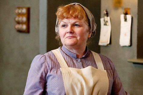 Mrs. Patmore detail on dress Mrs Patmore, Downton Abbey Characters, Downton Abbey Season 3, Downton Abbey Quotes, Downton Abbey Cast, Downton Abbey Movie, Lady Sybil, Laura Carmichael, Hugh Bonneville