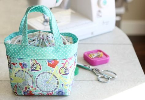 Art Caddy, Stocking Pattern, Fabric Tote Bags, Sewing Projects For Kids, Tote Storage, Fabric Tote, Sewing Book, Chip Bags, Fabric Baskets