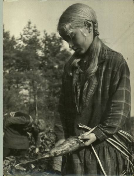 Girl harvesting for food living off the land homesteading pioneer Homeschool Yearbook, Pioneer Lifestyle, Gone Days, Living Off The Land, Still Water, Farm Life, Yearbook, Wild West, The Land