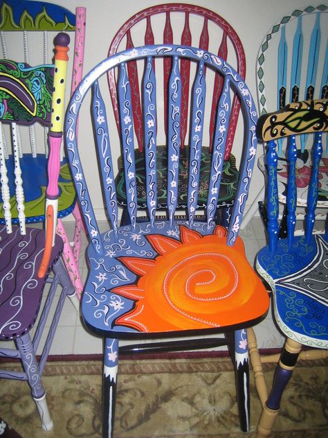 Personal Artwork - Painted Chairs by Carrie Butler at Coroflot.com Painted Chairs Diy, Paint Chairs, Painted Wooden Chairs, Chalk Paint Chairs, Furniture Makeover Inspiration, Hand Painted Chairs, Painted Stools, Whimsical Painted Furniture, Funky Chairs