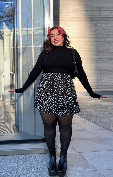 Black Work Outfit Plus Size, Curvy Girl Outfits Autumn 2024, Plus Size Dark Academia Aesthetic, Plus Size Alt Work Outfits, Plus Size Outfits Doc Martens, Plus Size September Outfits, Plus Size Goth Fall Outfits, Plus Size Alt Fashion Work, Black Boots Outfit Plus Size