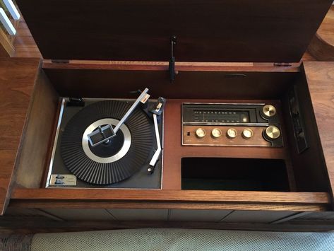 Restoring a Vintage Stereo Console - the bowtie6 blog Stereo Cabinet Makeover, Stereo Cabinet Redo, Retro Record Cabinet, Vintage Record Player Cabinet, Vintage Media Console, Music Console, Vintage Stereo Cabinet, Stereo Idea, Hifi Bar