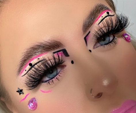 Pink And Black Graphic Liner, Black Graphic Liner, Plouise Makeup, Plouise Makeup Academy, Makeup Academy, Favorite Makeup, Graphic Liner, Instagram Graphic, Pink And Black