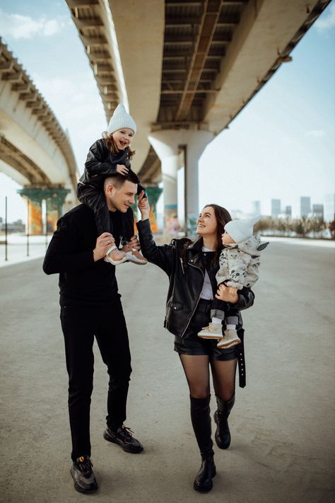 Rooftop Family Photoshoot Outfits, Rock Family Photoshoot, Graffiti Wall Family Photoshoot, Black Theme Family Photoshoot, Hipster Family Photoshoot, Cool Family Photoshoot, Punk Family Photoshoot, Graffiti Family Photoshoot, Untraditional Family Photos