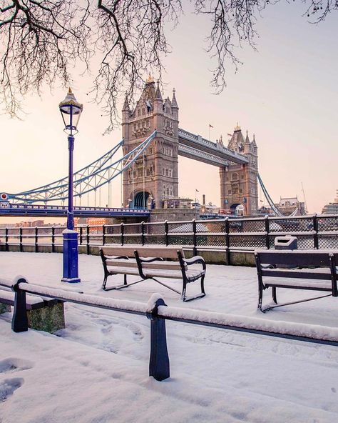 London's Tower Bridge in the snow, February-March 2018 Snow In Ireland, Snow In London, English Scenery, London In Winter, London Snow, Winter London, London In December, Snow Place, Uk Christmas