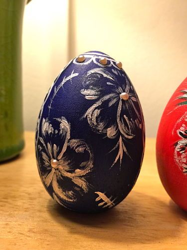 Painted Egg Designs, Wooden Easter Eggs, Painting Easter Eggs Ideas, Easter Egg Ideas, Painted Easter Eggs, Wooden Egg Painting Ideas, Paint Plastic Easter Eggs, Painted Wood Easter Eggs, Wooden Eggs Crafts