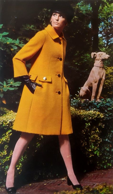 What they wore - 1960s autumn - Oh So Delightful Layering With Turtlenecks, Mad Men Costume, 60s Mod Fashion, 1960s Lingerie, Parker Coat, Beatnik Style, 60s Women, Balmain Collection, Mood Style