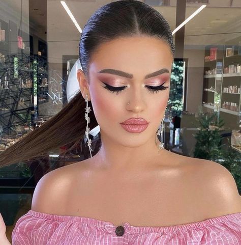 Romantic Valentine’s Day Makeup Looks to Charm Your Date Make Up For Prom Pink Dress, Makeup Looks That Go With Pink Dress, Blush Pink Dress Makeup Looks, Pink Champagne Eye Makeup, Make Up Looks For Pink Dresses, Best Makeup For Pink Dress, Pink Dress And Makeup, Valentines Date Makeup Looks, Romantic Date Makeup