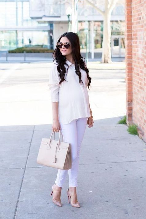 Spring maternity outfit idea from fashion blogger Pink Peonies: pastel skinny pants, button-down, classic accessories. Click for more! Pregnancy Fashion Spring, Spring Maternity Outfits, Chic Maternity, Spring Time Outfits, Spring Maternity, Maternity Chic, Stylish Maternity Outfits, Pregnancy Looks, Bump Style