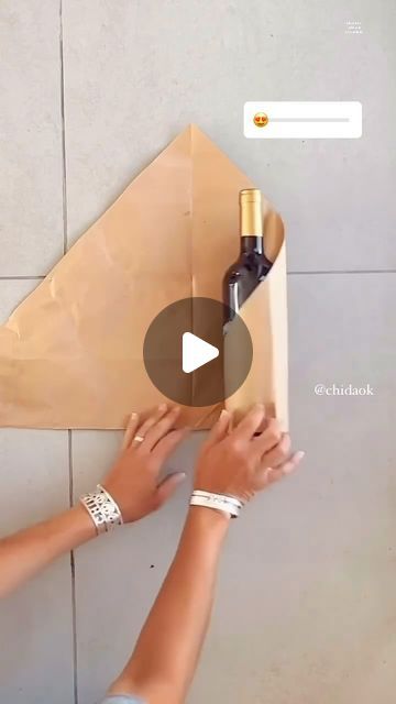 How To Wrap Wine Bottles, How To Wrap Wine Bottle, How To Wrap Wine Bottles Gift, How To Wrap A Bottle, Wrapping Wine Bottles Gift Ideas, Wine Bottle Wrapping Ideas, Christmas Bottle Ideas, Bottle Wrapping Ideas, Wrap Wine Bottle