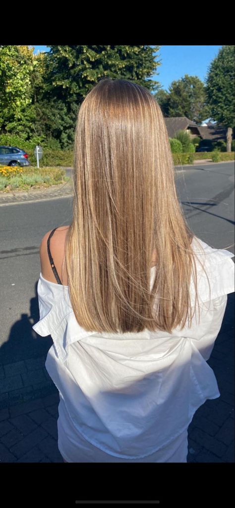 Half Head Foils Blonde Highlights, Olive Blonde Hair, Bambi Blonde Hair, Lowlights On Dirty Blonde Hair, Small Blonde Highlights, Different Tones Of Blonde Shades, Hair Inspo Cut, Light Dirty Blonde Hair, Dirty Brunette Hair