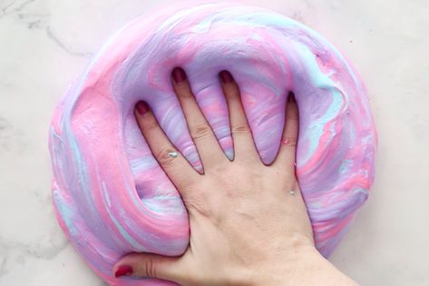 This fluffy slime recipe is easy and fun to make! No borax and made with contact solution and shaving cream. This recipe is the best fluffy slime recipe. Fluffy Slime Ingredients, Best Fluffy Slime Recipe, Fun Crafts For Teens, Fluffy Slime Recipe, Making Fluffy Slime, Contact Solution, Diy Fluffy Slime, Diy Slime Recipe, Playdough Recipe