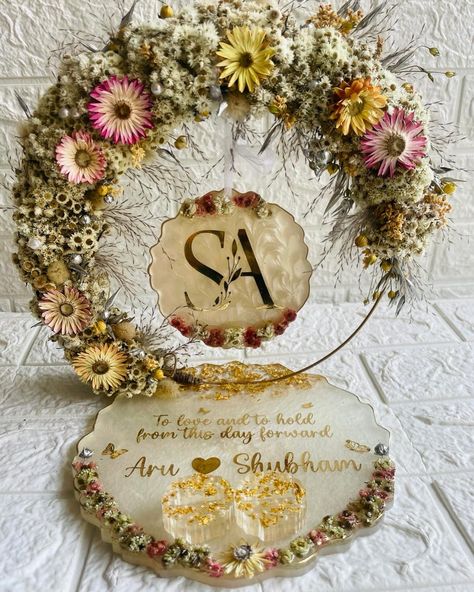 Resin art Trays for your special occasion 🤍 Resin Art Ring Platter, Resin Ring Platter, Photo Resin Art, Ring Platter, Resin Photo, Wreath Rings, Personalized Wedding Decor, Wedding Gifts Packaging, Ring Plate