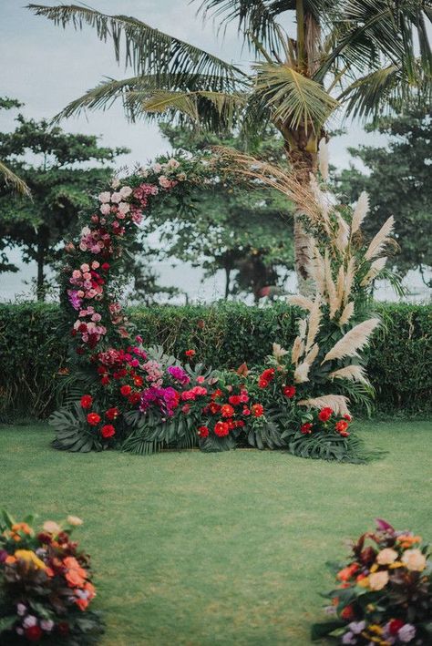 Installation Ideas, Balloon Installation, 2nd Birthday Party, Birthday Party Balloon, Bali Wedding, Ceremony Ideas, 100 Layer Cake, Ceremony Arch, Outdoor Wedding Decorations