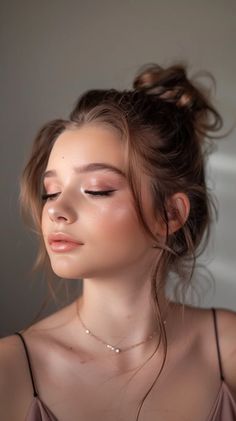 Makeup For Evening Party, Minimalistic Prom Makeup, Natural But Bold Makeup, Soft Glam Makeup With Eyeliner, Simple Eye Makeup Hazel Eyes, Mackup Ideas For Prom, Natural Makeup For Formal Event, Prom Natural Makeup Looks, Makeup Looks For Brunettes Brown Eyes