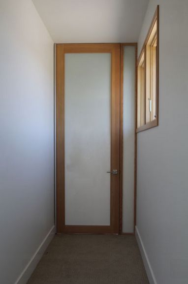 Contemporary hall; wood door with frosted glass Interior Door With Frosted Glass Panel, Entry Hall Ideas, Indoor Glass Doors, Modern Wood Doors, Glass Door Design, Split Level Home, Frosted Glass Door, Dream Master, Hall Ideas