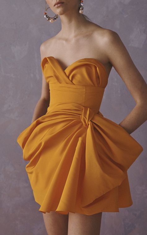 Carolina Herrera Strapless Bow-Embellished Silk Mini Dress Carolina Herrera Bridal, Gaun Fashion, Resort 2020, Silk Mini Dress, Persimmon, Fashion 2020, Orange Dress, Elie Saab, Mode Inspiration