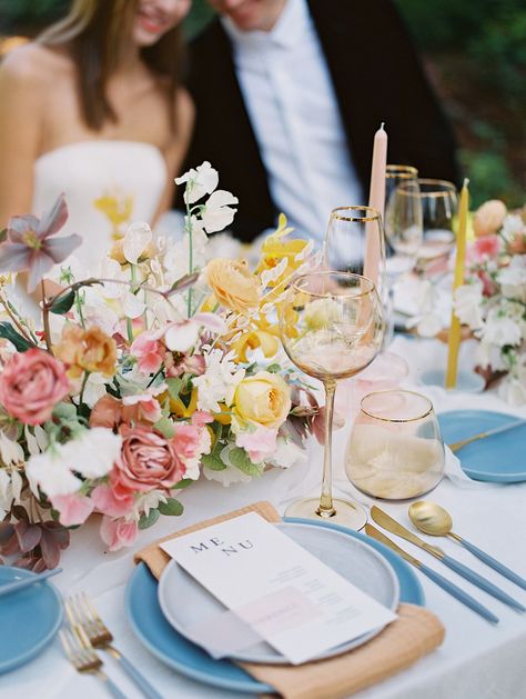 Wedding Plate Setting, Spring Lunch, Wedding Reception Menu, Wedding Boards, Vintage Wedding Table, Wedding Design Inspiration, Color Mood, Spanish Wedding, Buttercup Yellow