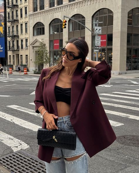 All posts • Instagram Burgundy Blazer Outfit Woman, Burgundy Blazer Outfit, Burgundy Outfit Ideas, Black Jeans Outfit Winter, Burgandy Blazer, Blazer Outfits Women, Red Blazer Outfit, Tamara Kalinic, Maroon Blazer