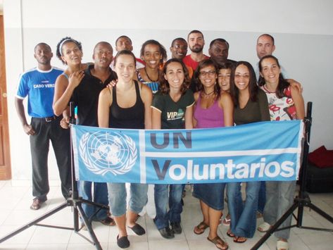 Un Volunteer, Life's Purpose, Volunteers Needed, Volunteer Programs, Help People, Life Purpose, Programming, Helping People, How To Become