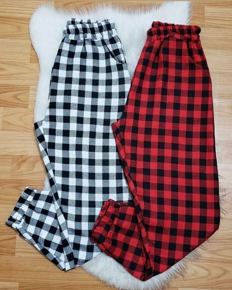 Red Plaid Pants, Neat Casual Outfits, Pajama Outfits, Quick Outfits, Easy Trendy Outfits, Beauty Clothes, Simple Trendy Outfits, Plaid Pants, Clothing Hacks