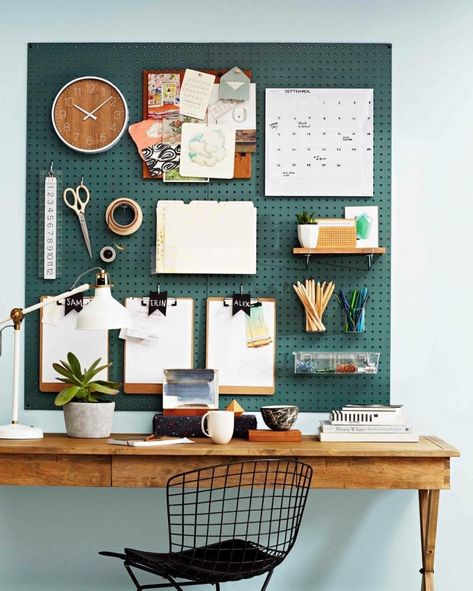 Pegboard organization inspiration for a lovely creative space Pegboard Storage, Office Organization At Work, Pegboard Organization, Home Office Storage, Diy Desk, Home Office Space, Home Office Organization, Trendy Home, A Desk