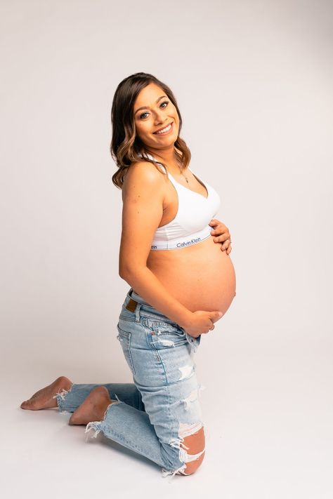 Calvin Klein Maternity Shoot, Calvin Klein Maternity, Maternity Photography Poses Outdoors, Cute Pregnancy Pictures, Maternity Photo Outfits, Photoshoot Maternity, Maternity Photography Studio, Maternity Photography Poses Pregnancy Pics, Maternity Photoshoot Outfits