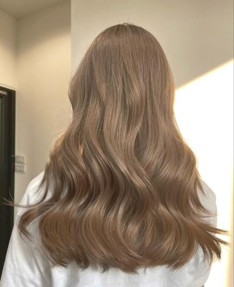 Level Seven Blonde, Silk Caramel Blonde, Scandinavian Dark Blonde Hair, Sun Kissed Cinnamon Hair, Beige Blonde Wella, Mid Length Hair Color Ideas, Apple Cider Hair Color, Light Cool Tone Brown Hair, Honey Ash Brown Hair