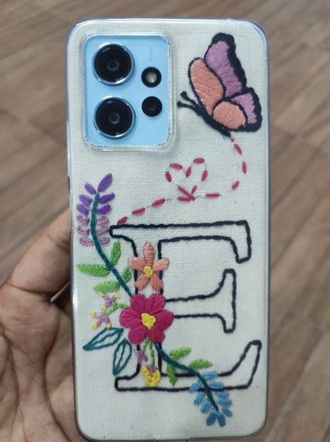 Hand Embroidery Phone Cover, Phone Case Embroidery Design, Embroidery Mobile Cover, Embroidery Phone Case, Embroidery Cases, Simple Hand Embroidery Patterns, Phone Covers Diy, Handmade Phone Case, Diy Embroidery Designs