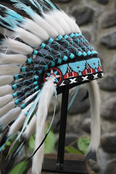 Indian Hat, Native American Wedding, American Indian Girl, Native American Feathers, American Indian Tattoos, Native American Headdress, Black Rooster, Native American Clothing, Native American Quotes