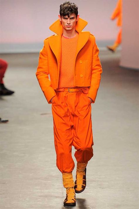 Orange Outfit Men, Olivia Frost, Winter Hipster, Outfits Hombre, Orange Outfit, Orange Shirt, Indie Outfits, Outfits Winter, Orange Fashion