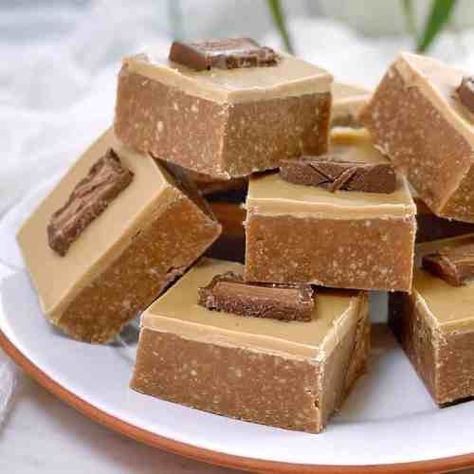 Mars Bar Slice, Sweet Slices, Peppermint Slice, Mars Bars, No Bake Slices, Coffee Icing, Butter Board, Interesting Cakes, Rice Bubbles