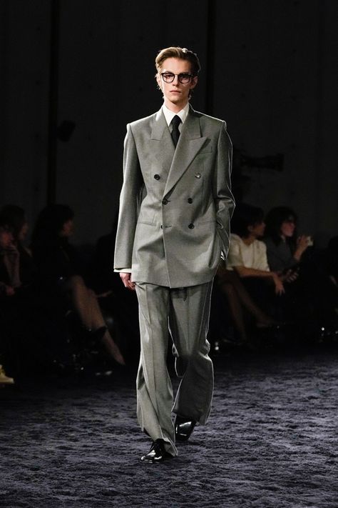 Ysl Runway, Saint Laurent Menswear, Suits Show, 2024 Menswear, Modern Suits, Menswear Runway, Best Dressed Man, Vintage Suits, Anthony Vaccarello