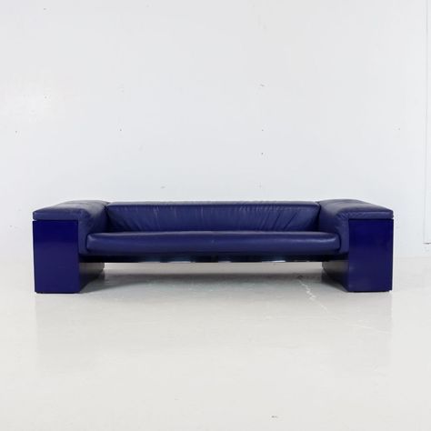 Listed on VNTG.com: Blue Leather Brigadier Sofa by Cini Boeri for Knoll | #vntg #vintage Florence Knoll Sofa, Cini Boeri, Knoll Sofa, Florence Knoll, Single Bed, Modular Sofa, Daybed, Leather Sofa, Italian Design