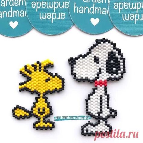 Beaded Snoopy, Pony Bead Projects, Diy Seed Bead Earrings, Pearl Beads Pattern, Beaded Bookmarks, Beaded Earrings Tutorials, Snoopy Woodstock, Beading Jewelery, Plastic Canvas Patterns Free