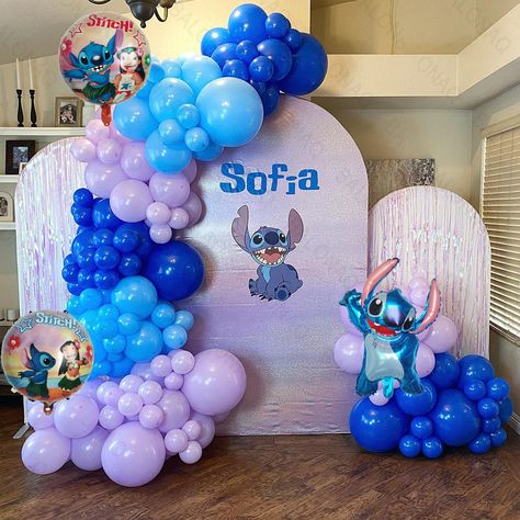 Stitch Party Theme Ideas, Stitch Theme Baby Shower Ideas, Stitch Party Ideas Decoration, Stitch Birthday Centerpieces, Stitch Balloon Arch, Stitch Balloon Garland, Lilo And Stitch Balloon Arch, Stitch Bday Party, Disney Stitch Balloon Garland