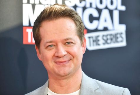 Jason Daniel Earles is an American actor who has gained recognition for his roles in various Disney Channel and Disney… 

Read More: Jason Earlers Biography: Age, Net Worth, Movies, Wife, Wiki, Height, Parent, Spouse Jackson Stewart, Jason Earles, Miley Stewart, Band Camp, Radio Personality, American Pie, Fast Facts, Twitter Handles, First Daughter