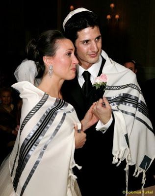 The Wedding Photographer: Types of Jewish Weddings Jewish Beliefs, Wedding Prayer, Jewish Wedding Ceremony, Jewish Weddings, Mens Wedding Attire, Jewish Women, Jewish Culture, Prayer Shawl, Jewish History