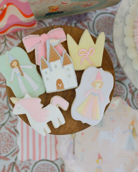 Birthday details 🤍 One-ce Upon A Time 1st Birthday, Fairytale Birthday Theme, Once Upon A Time Birthday, Birthday Details, Fairytale Birthday, School Birthday, Fairy Birthday, Baby Party, Having A Blast