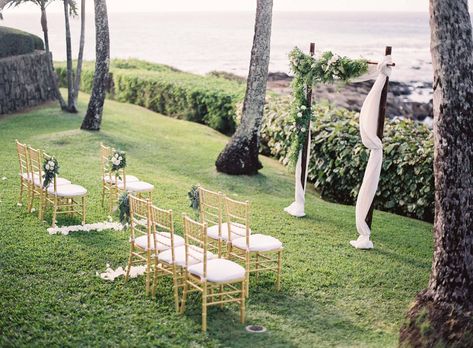 Merriman's Maui Wedding | Maui Real Weddings | Gallery | Item 21 Maui Destination Wedding, Beach Wedding Aisles, Aisle Runner Wedding, Photo Backdrop Wedding, Hawaii Destination Wedding, Themed Wedding Cakes, Best Wedding Favors, Beach Wedding Photos, Maui Wedding