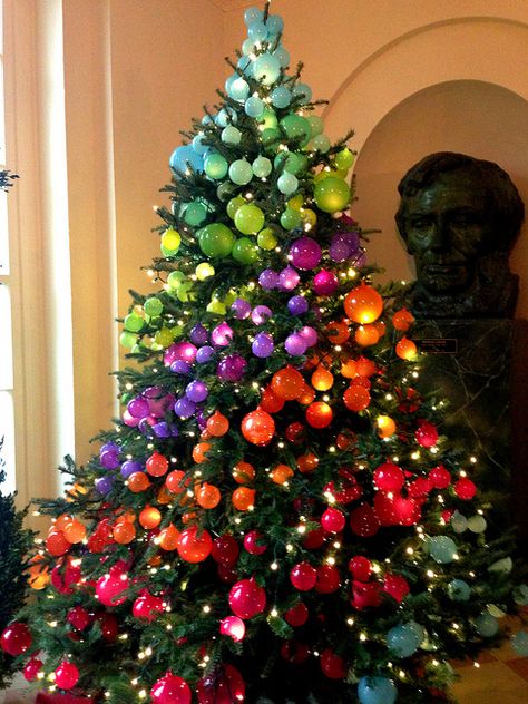 White House rainbow ombre Christmas tree. Inspiration for all those jewel toned ornaments! Ombre Christmas Tree, Rainbow Christmas Tree, Rainbows Christmas, Fabulous Christmas, Noel Christmas, Tree Christmas, Decoration Christmas, Christmas Deco, Christmas Joy