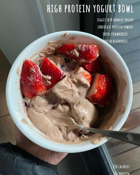 delicious high-protein yogurt bowl! 🍓🫐🍫 strawberries, blueberries, Greek yogurt, and chocolate protein powder #HealthyEating #ProteinBowl #YogurtBowl #FitnessFood #PostWorkout #GreekYogurt #ChocolateProtein #highprotein #lowcalorie #Nutrition #HealthyLifestyle #CleanEating #Foodie #FitFood #BreakfastIdeas #HealthyBreakfast #Superfoods #InstaFood #FoodPhotography #FitnessMotivation #HealthyLiving #Wellness #FoodInspo #FuelYourBody #FitnessJourney #HealthyChoices #Protein #FoodieLife #Gains #... High Protein Yogurt, Protein Yogurt, Protein Bowls, Healthy High Protein Meals, Yogurt Bowl, Healthy Food Motivation, Chocolate Protein Powder, Chocolate Protein, Fresh Strawberries