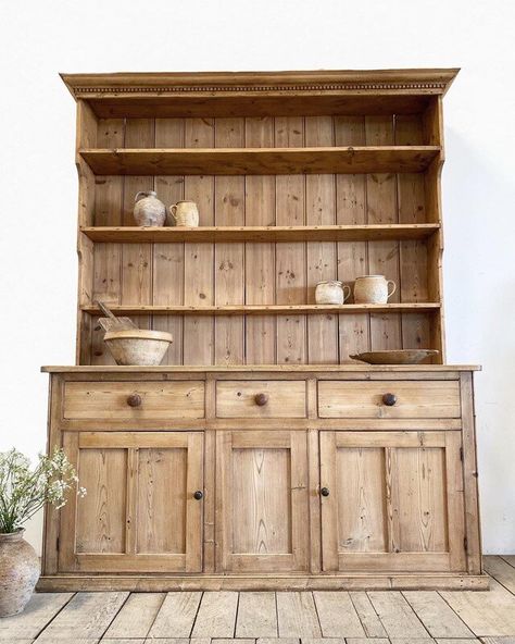 Farmhouse Rustic Kitchen, Dresser Vintage, Farmhouse Dresser, Pine Dresser, Large Farmhouse, Painted Cupboards, Farmhouse Kitchen Tables, Kitchen Dresser, Pine Furniture