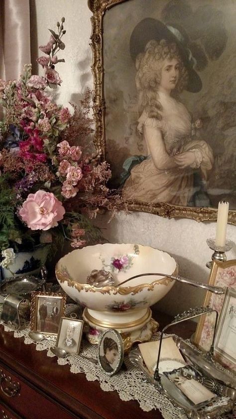 Coquette Maximalism, Victorian Homes Aesthetic, Vintage Study, Desain Editorial, Victorian Aesthetic, Deco Boheme, Vintage Room, Princess Aesthetic, Dream Room Inspiration