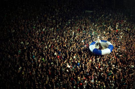 Massive crowd surfing Crowd Surfing, Blow Up Pool, Rubber Boat, Lets Get Weird, Action Photography, Music Pics, Big Photo, Electronic Dance Music, Photography Awards