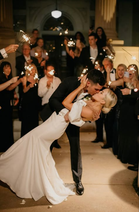 Bride And Groom Sparkler Photos, Bride Kissing Groom, Wedding Photos Sparklers, Wedding Photography Sparklers, Pictures To Take At Your Wedding, Wedding Exit Pictures, 2022 Wedding Photography, Sparkler Exit Photos, Wedding Kissing Photos