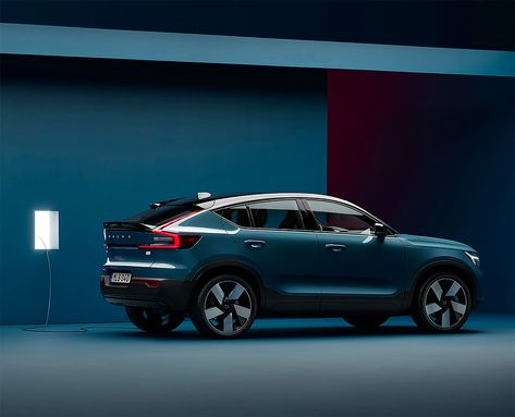 Volvo Debuts Its First Plug-in Crossover: The C40 Recharge Volvo C40, Motorcycle Trailer, Electric Motors, Scooter Bike, Mens Gear, Road Safety, Transportation Design, Electric Motor, Battery Pack