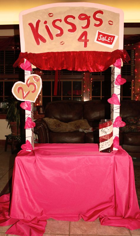 homemade kissing booth for valentines day photo shoots! :) Valentines Booth, Backdrop For Valentines Day, Valentines Day Photo Booth, Sweetheart Dance, Healing Aura, Lemonade Stands, Valentines Party Decor, Store Window Displays, Valentines Day Photos