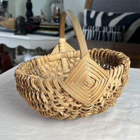 Check out Vintage Hand Woven Wicker GOD'S EYE Handled Basket - 1987 - Artist Signed, the latest item I added on eBay! #eBay #eBaySeller God's Eye, Vintage Collectables, Basket With Handle, Gods Eye, Sign Dates, Unique Items, Vintage Collection, Hand Woven, To Look